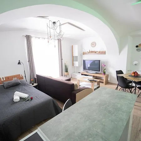 Mari&bor-no Stairs, Easy Access, Garage Optional