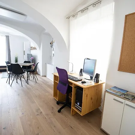 Mari&bor-no Stairs, Easy Access, Garage Optional * Maribor