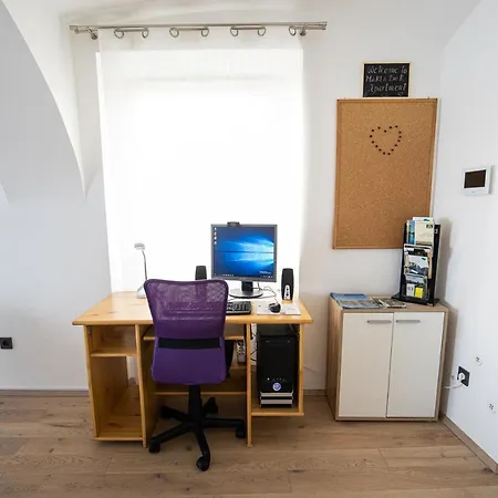 Mari&bor-no Stairs, Easy Access, Garage Optional Apartment