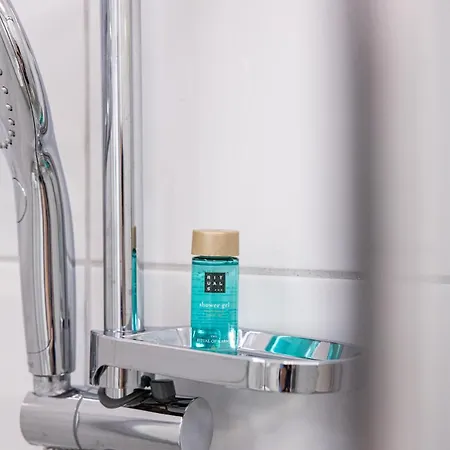 Mari&bor-no Stairs, Easy Access アパート *