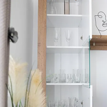 Mari&bor-no Stairs, Easy Access, Garage Optional *