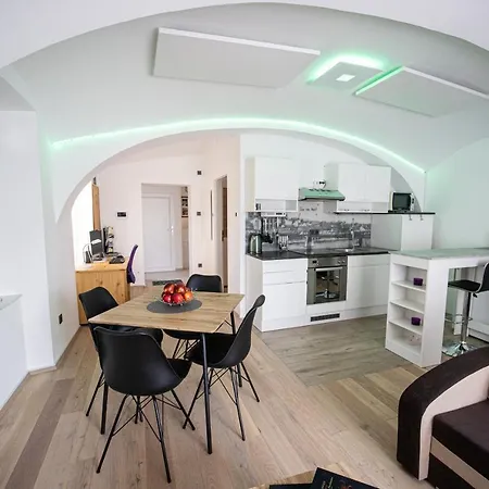 Mari&bor-no Stairs, Easy Access, Garage Optional *