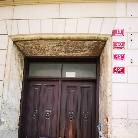 Mari&bor-no Stairs, Easy Access, Garage Optional Apartment Maribor
