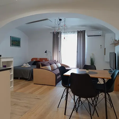 Apartment Mari&bor-no Stairs, Easy Access, Garage Optional *