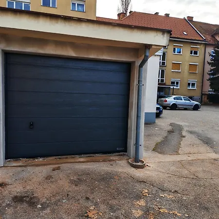 Mari&bor-no Stairs, Easy Access, Garage Optional * Maribor