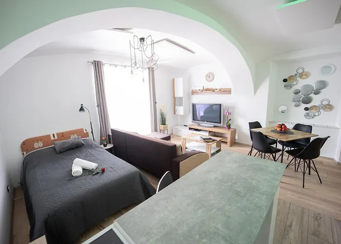 Mari&bor-no Stairs, Easy Access, Garage Optional