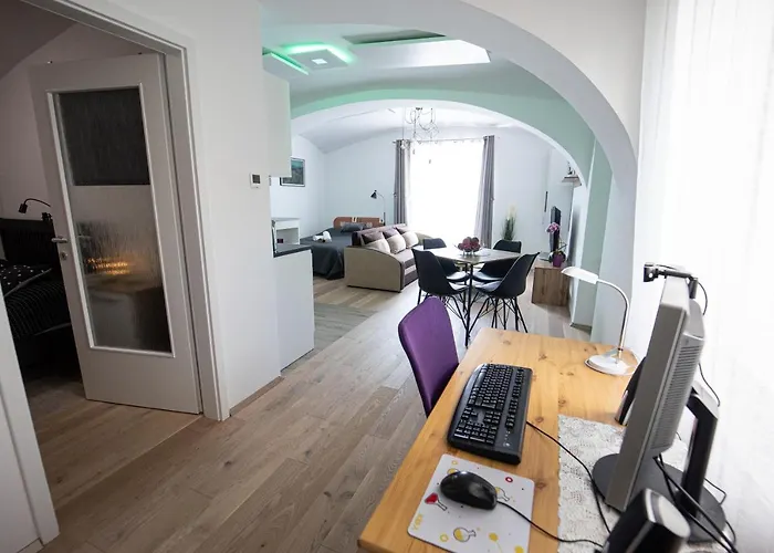 Mari&bor-no Stairs, Easy Access, Garage Optional Maribor