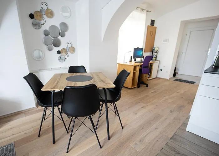 Daire Mari&bor-no Stairs, Easy Access, Garage Optional *