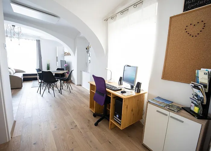 Mari&bor-no Stairs, Easy Access, Garage Optional * Maribor