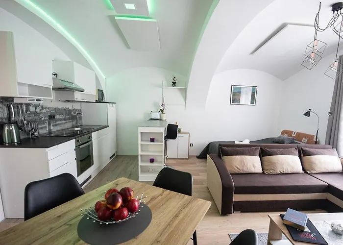 Mari&bor-no Stairs, Easy Access, Garage Optional Maribor