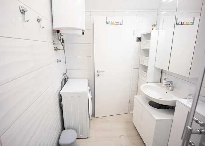 Daire Mari&bor-no Stairs, Easy Access, Garage Optional *