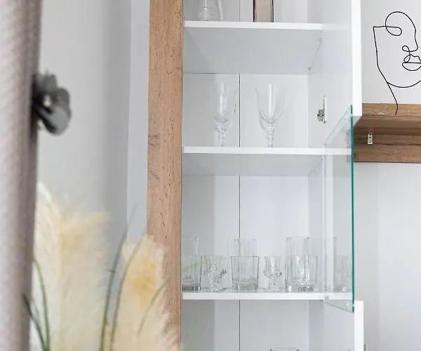 Mari&bor-no Stairs, Easy Access, Garage Optional *